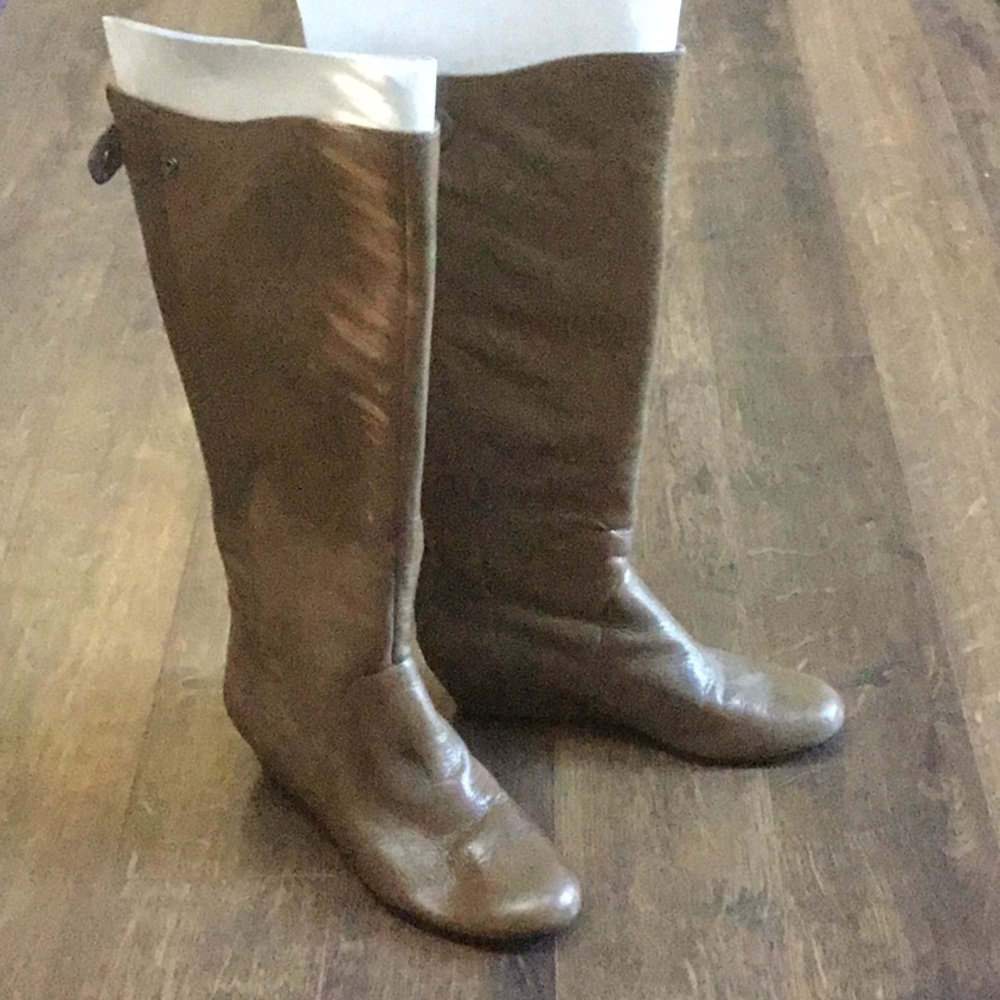 Crown Vintage taupe leather boots sz 8